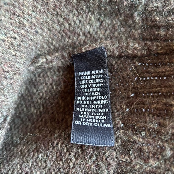 Carole Little Cardigan Sweater Size XL Wool Angora and Nylon Blend. - Picture 7 of 8